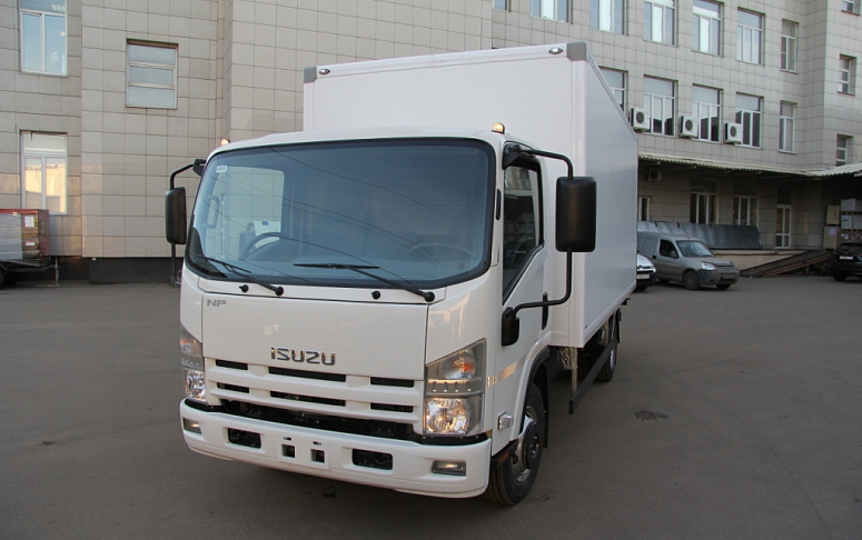 Isuzu NQR 90LK Короткая база Промтоварный фургон