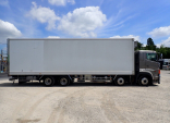 HINO 700 (64) 30,7.   80 _9