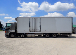 HINO 700 (64) 30,7.   80 _0